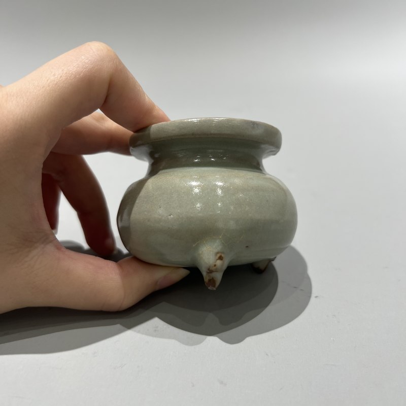 明代 青釉三足小琴炉 - 图2