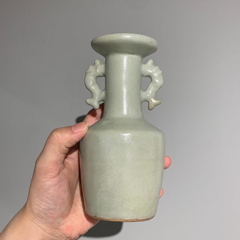 明代 龙泉窑青釉摩羯鱼耳瓶 - 图6