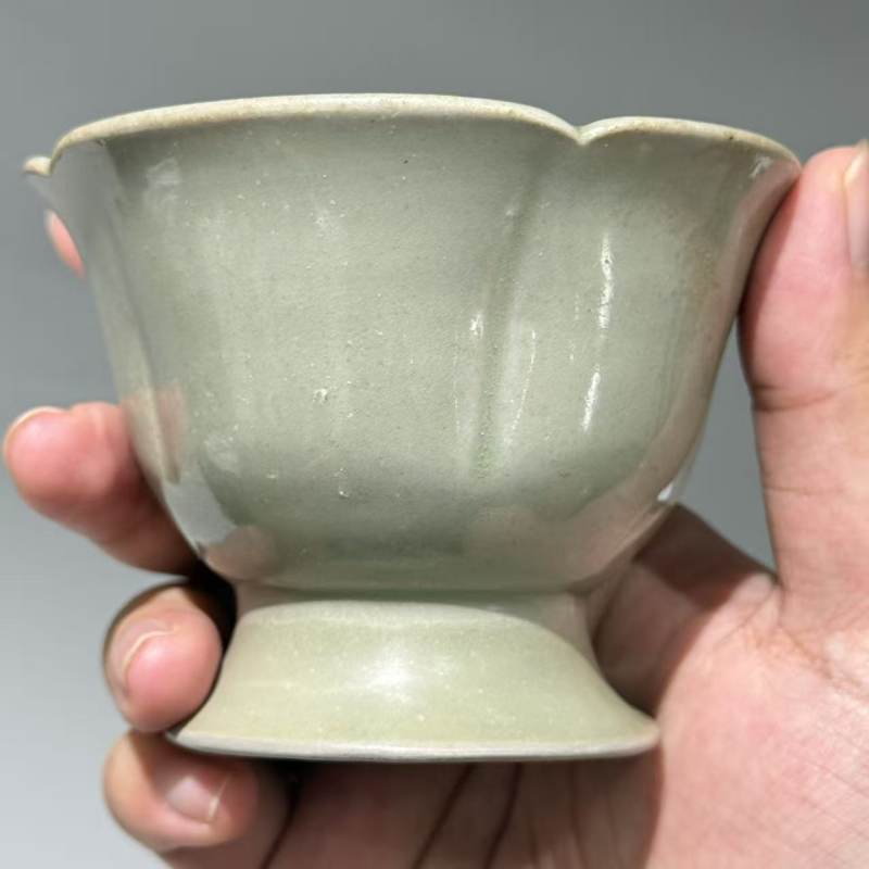 明代 青釉花口高足杯 - 图4