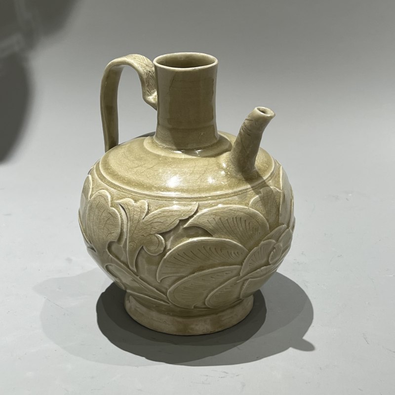 明代 青釉刻花牡丹纹执壶 - 图7