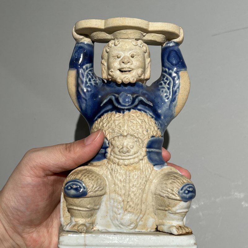 元代 青花露胎人物灯台一对 - 图15