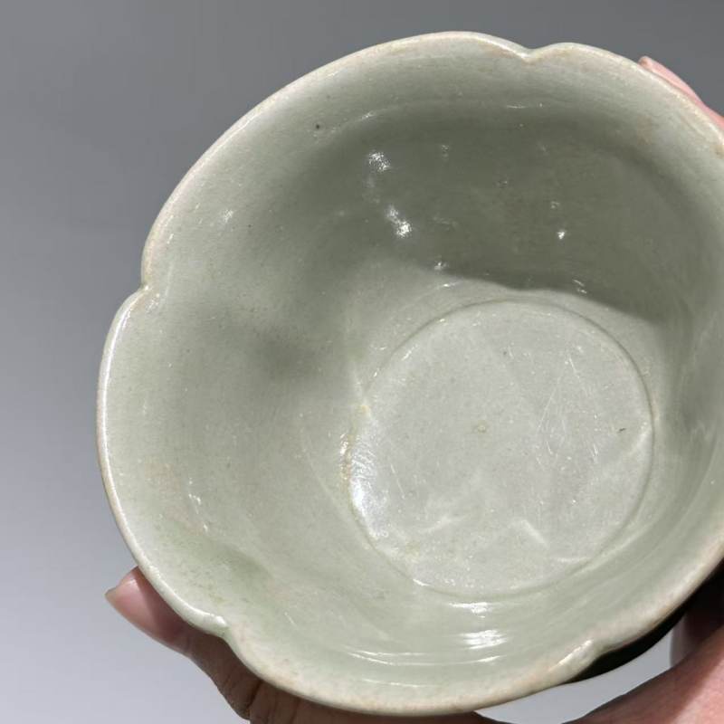 明代 青釉花口高足杯 - 图5