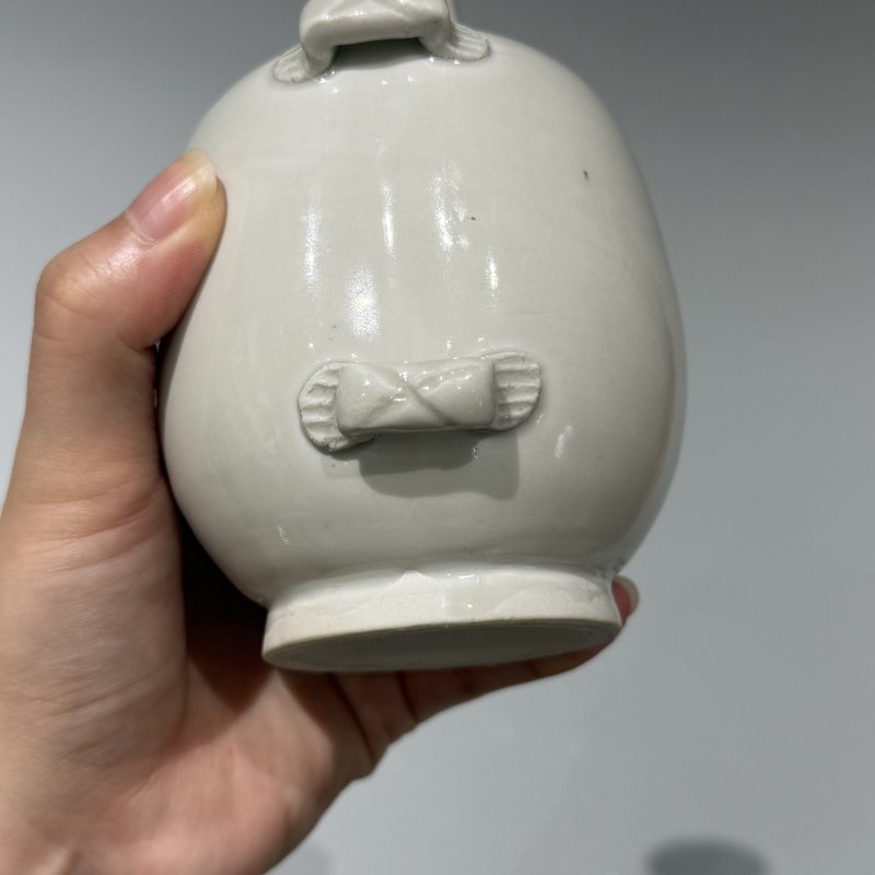 明代 白釉四系穿带瓶 - 图8