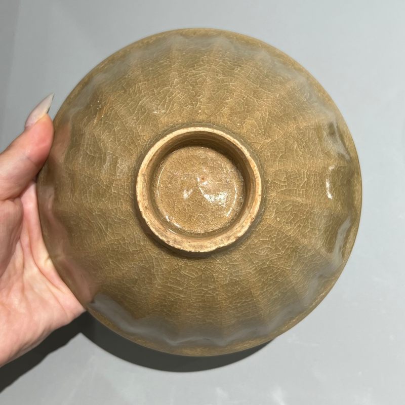 明代 龙泉窑米黄釉莲瓣纹碗一对 - 图7