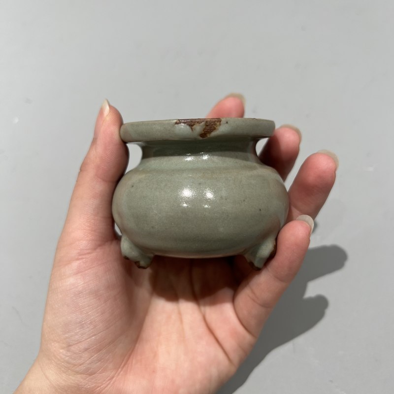 明代 青釉三足小琴炉 - 图3