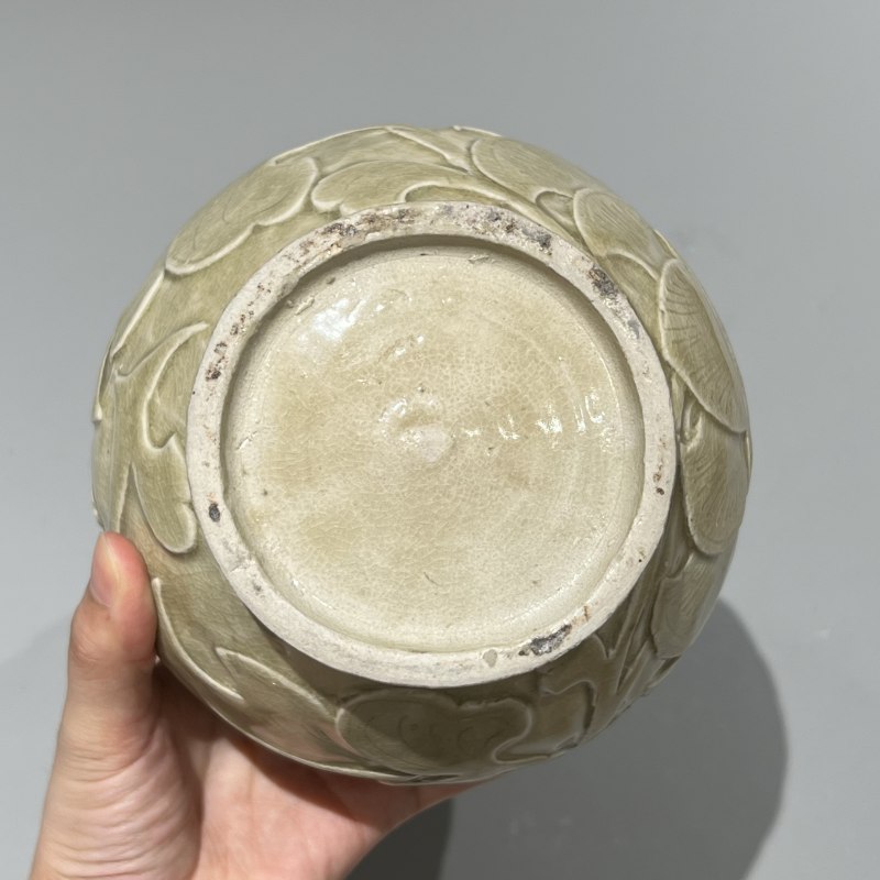 明代 青釉刻花牡丹纹执壶 - 图8