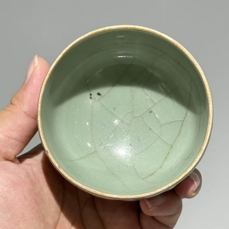 明代 龙泉窑梅子青釉莲瓣纹盖杯、托一套 - 图9