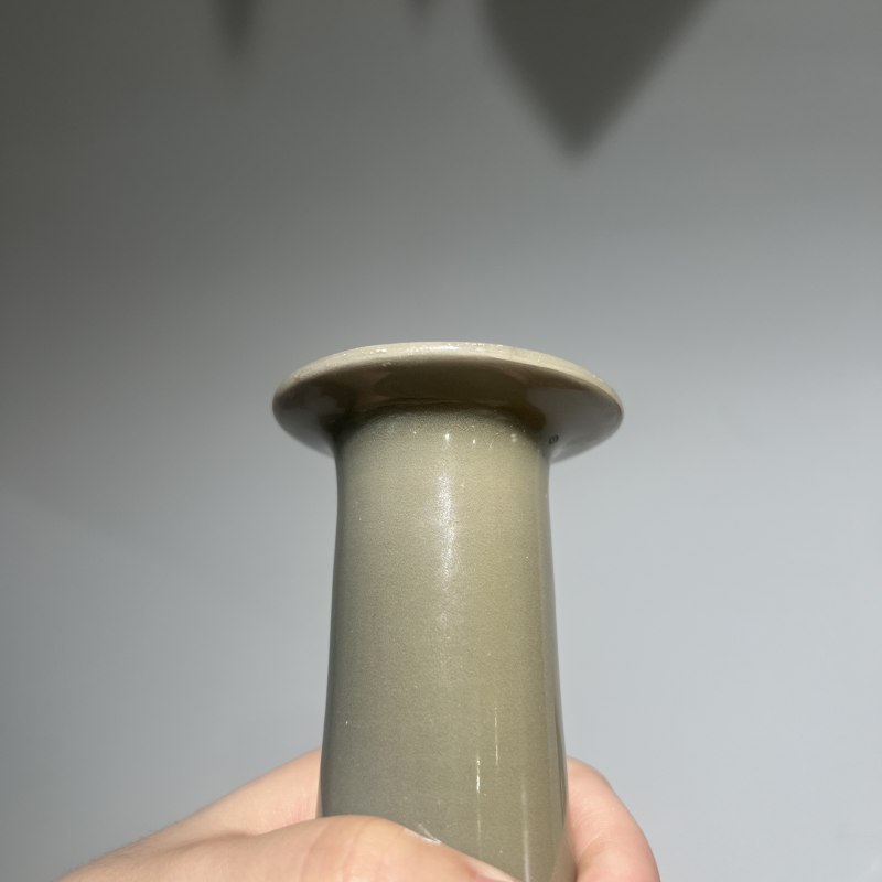 明代 龙泉窑青釉长颈瓶 - 图5