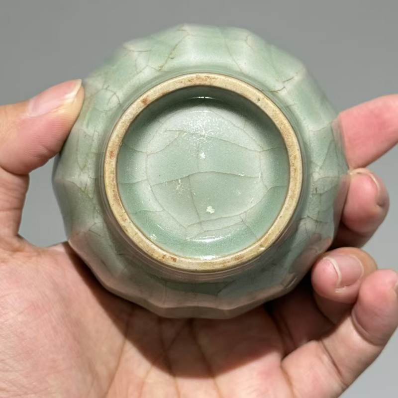 明代 龙泉窑梅子青釉莲瓣纹盖杯、托一套 - 图10