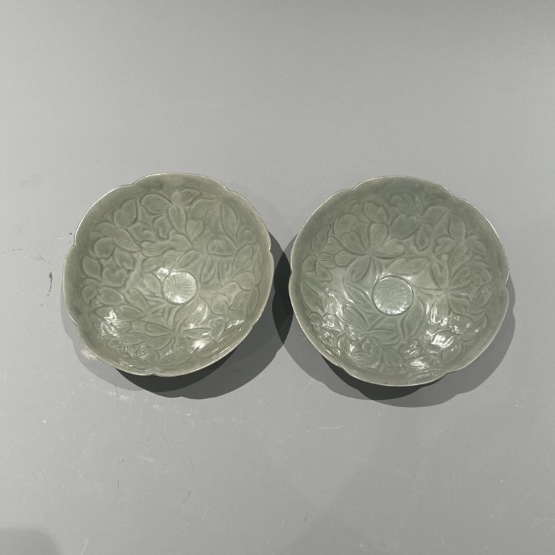 明代 青釉葵口刻花斗笠盏一对 - 图4