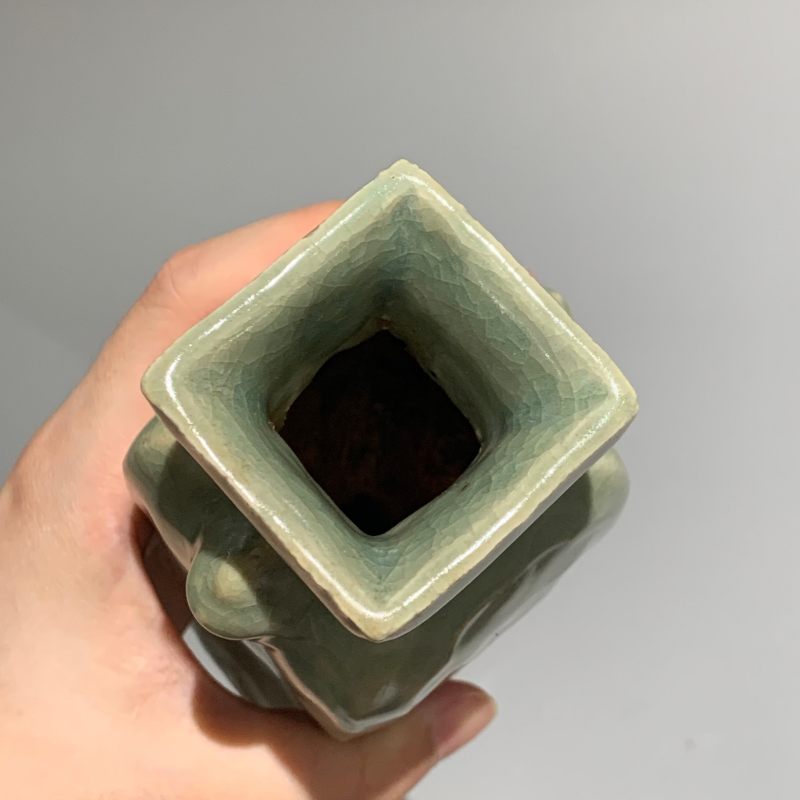 明代 龙泉窑青釉印花四方瓶 - 图9