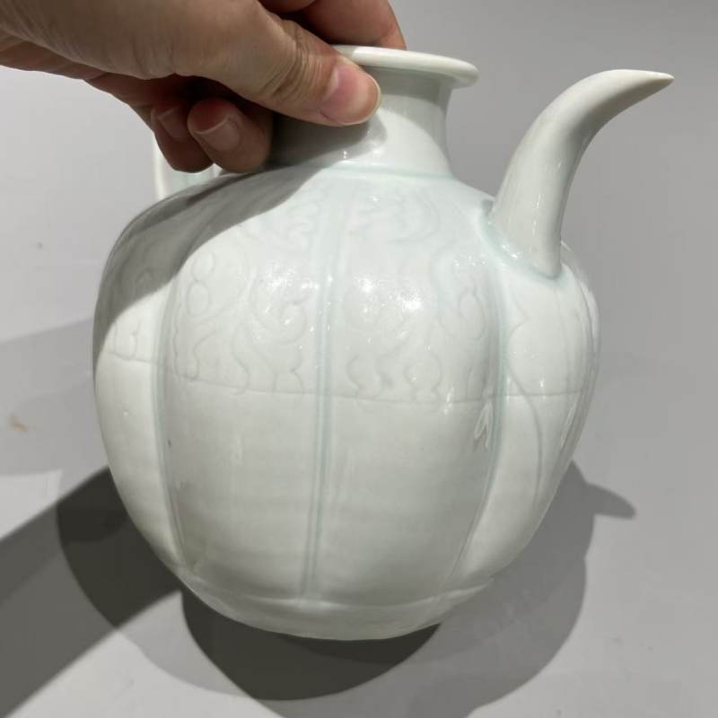 明代 青白釉刻花瓜棱执壶 - 图12