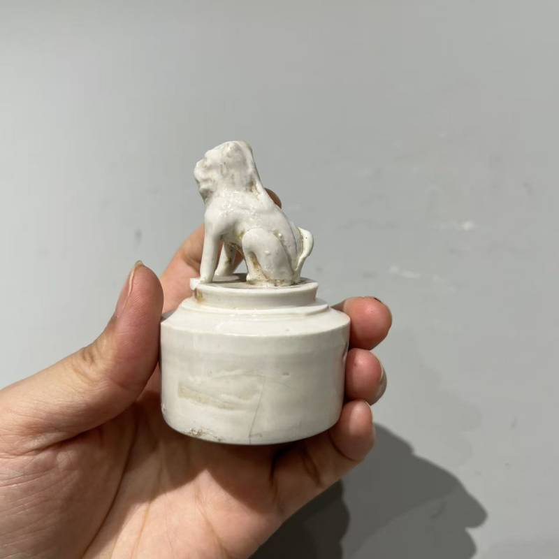 明代 白釉龙首执壶 - 图12