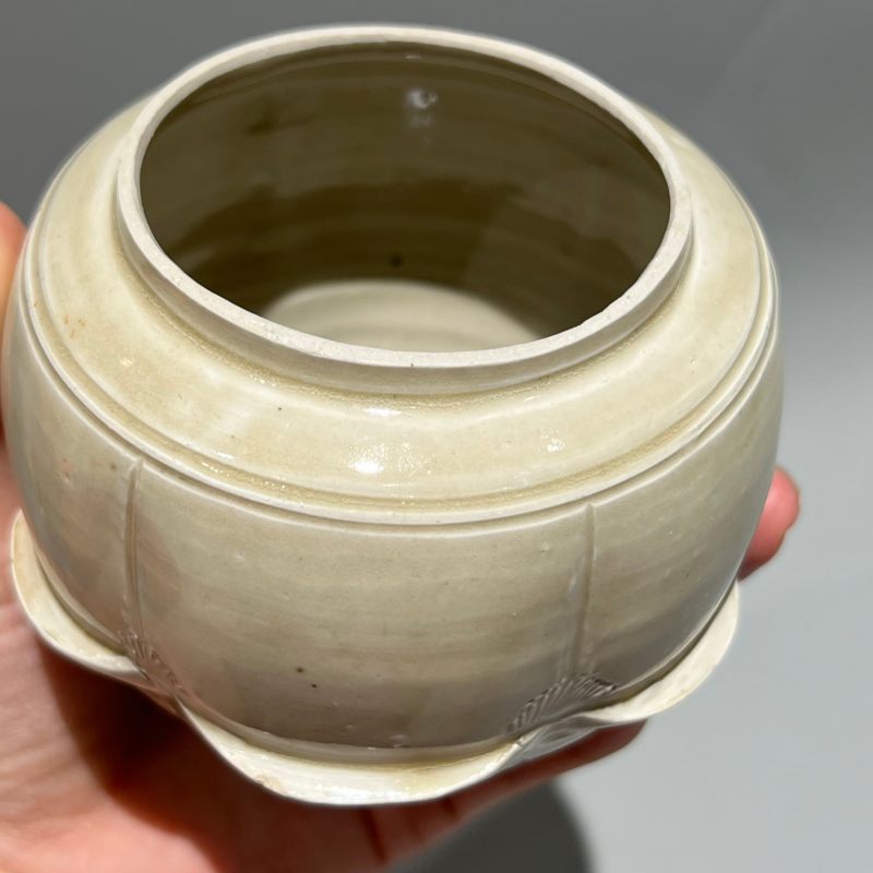 明代 白釉瓜棱罐 - 图9