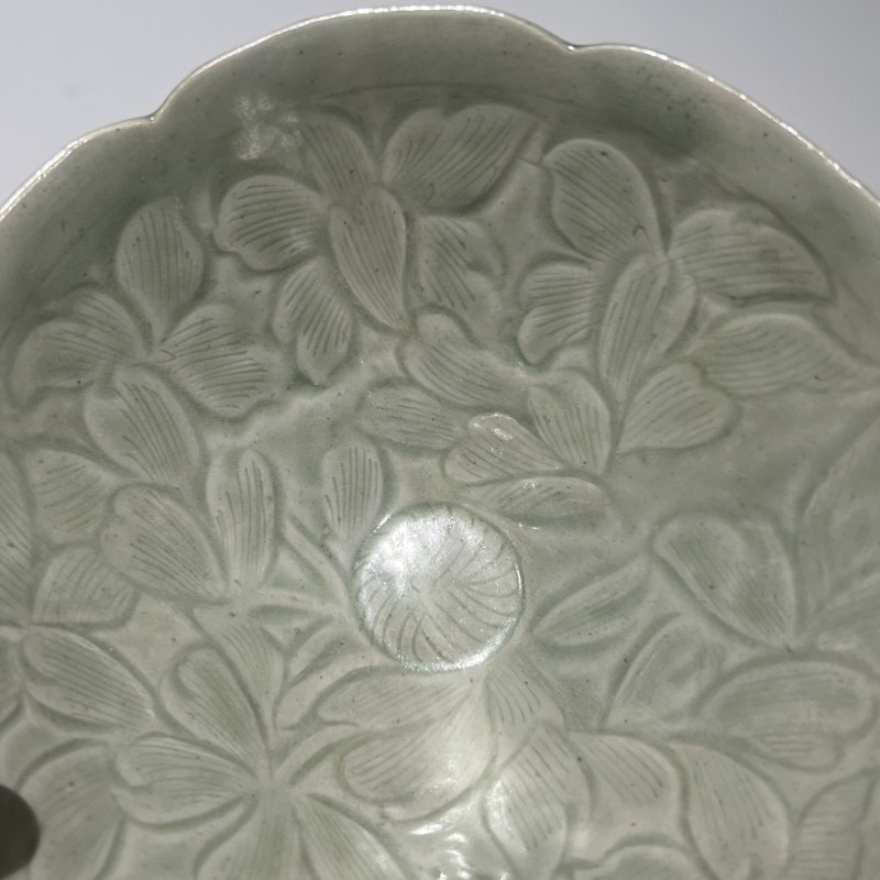 明代 青釉葵口刻花斗笠盏一对 - 图6