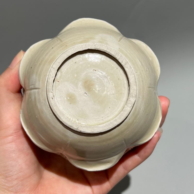 明代 白釉瓜棱罐 - 图10