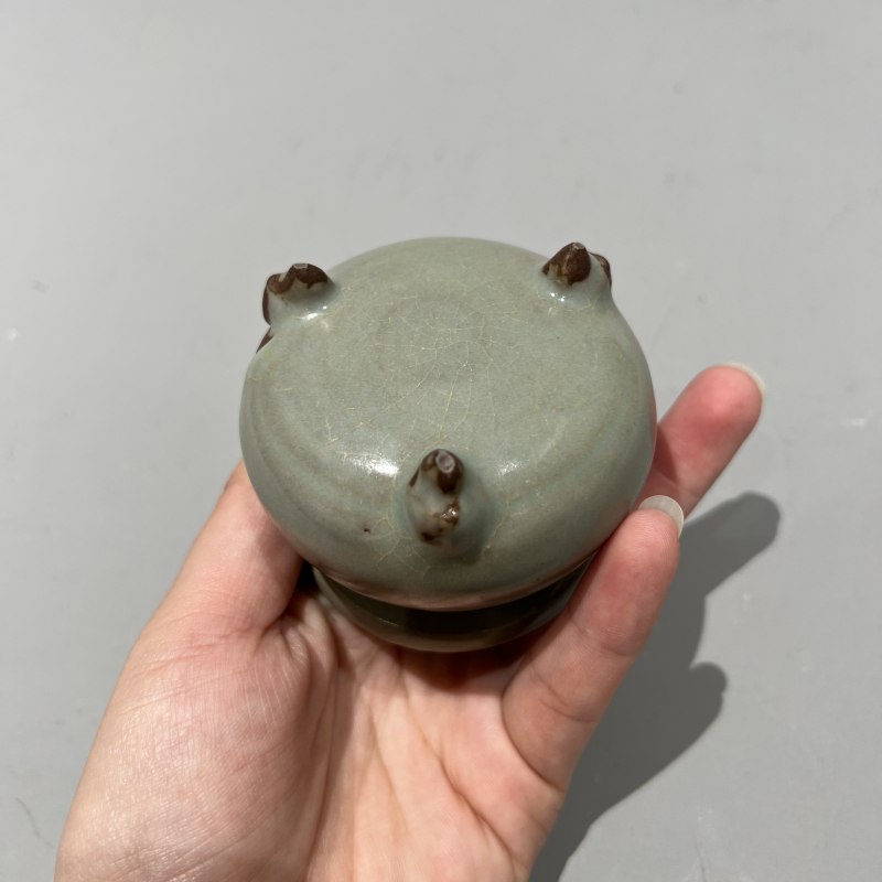 明代 青釉三足小琴炉 - 图7