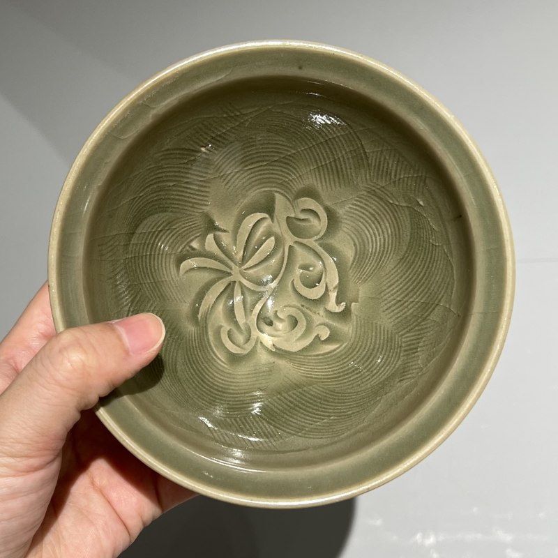 明代 青釉落花流水折沿盏 - 图10