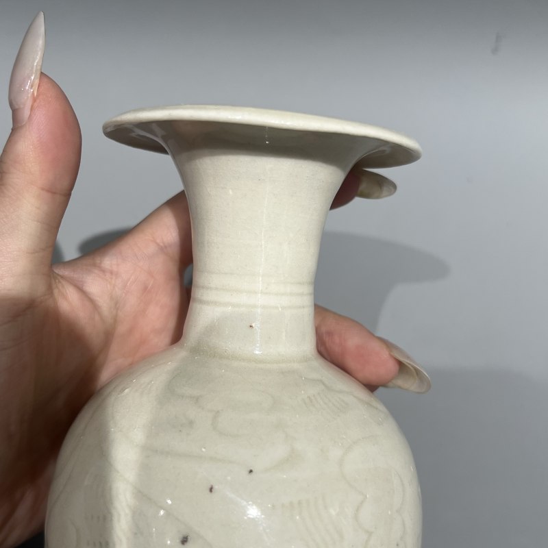 明代 青白釉刻花瓶 - 图5