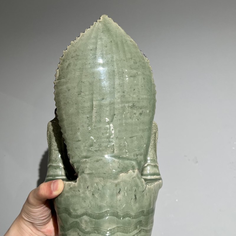 明代 龙泉窑观音坐像带背光胁侍 - 图9