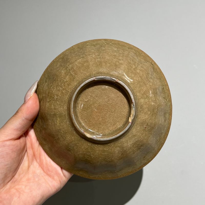 明代 龙泉窑米黄釉莲瓣洗 - 图5