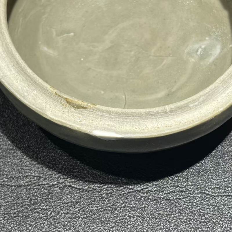 明代 龙泉窑印卷草纹盖盒 - 图12