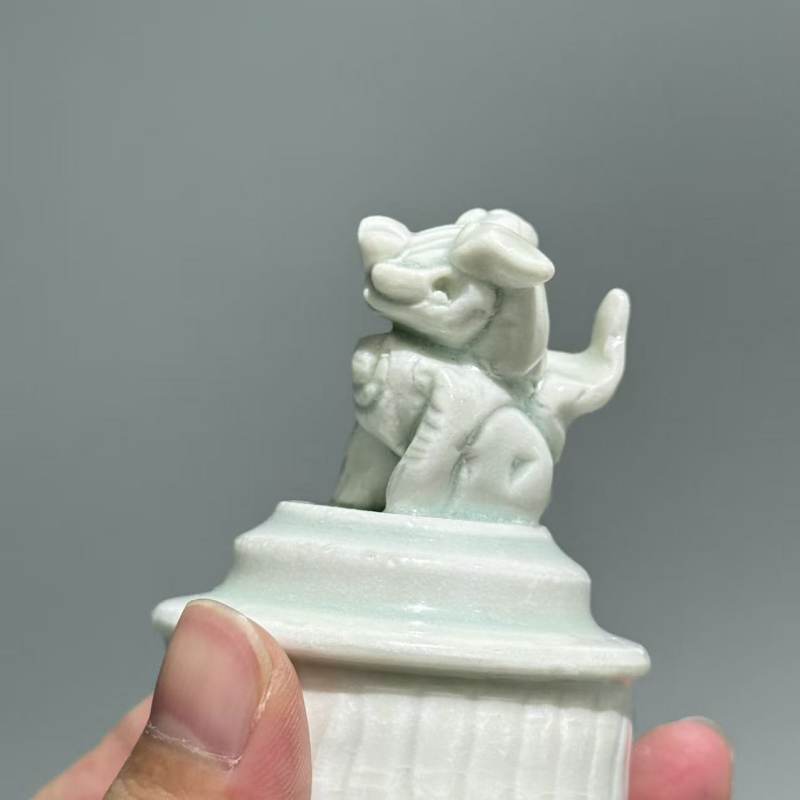 明代 青白釉狮钮执壶、莲瓣纹温碗一套 - 图7