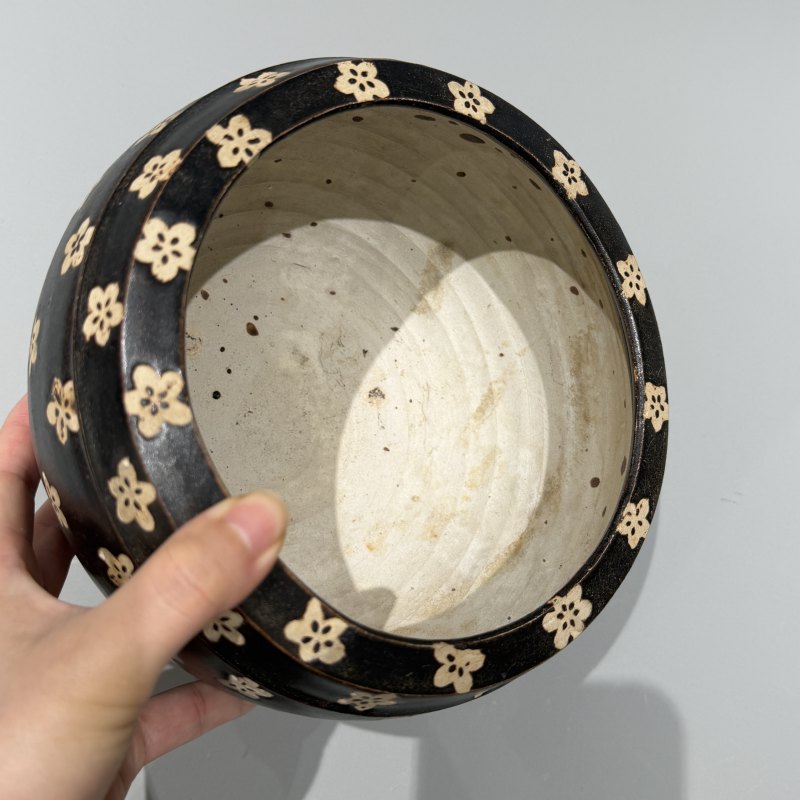 明代 吉州黑釉梅花纹三足炉 - 图5
