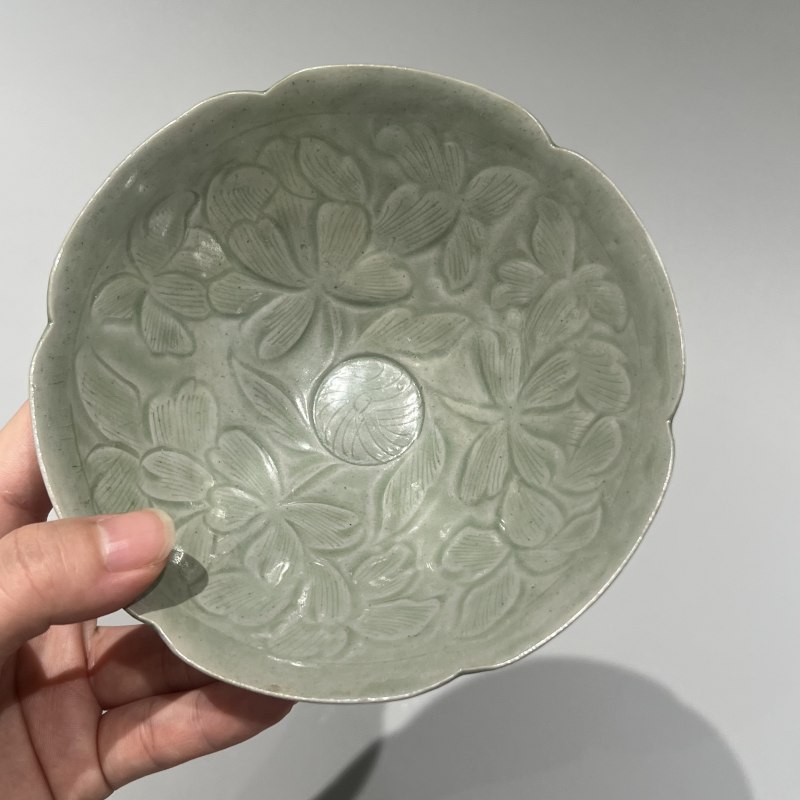 明代 青釉葵口刻花斗笠盏一对 - 图9