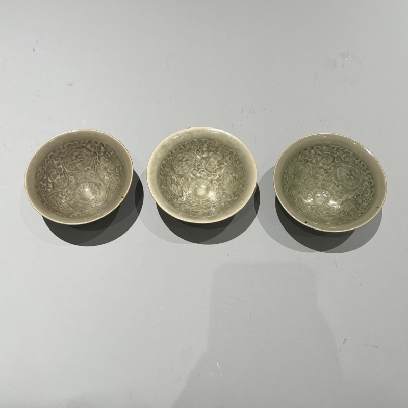 明代 青釉团菊纹盏三个一组 - 图6
