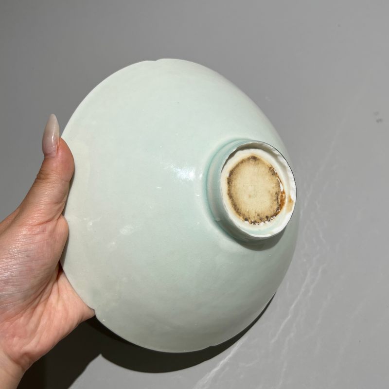明代 青白釉荷塘莲荷纹花口碗 - 图7