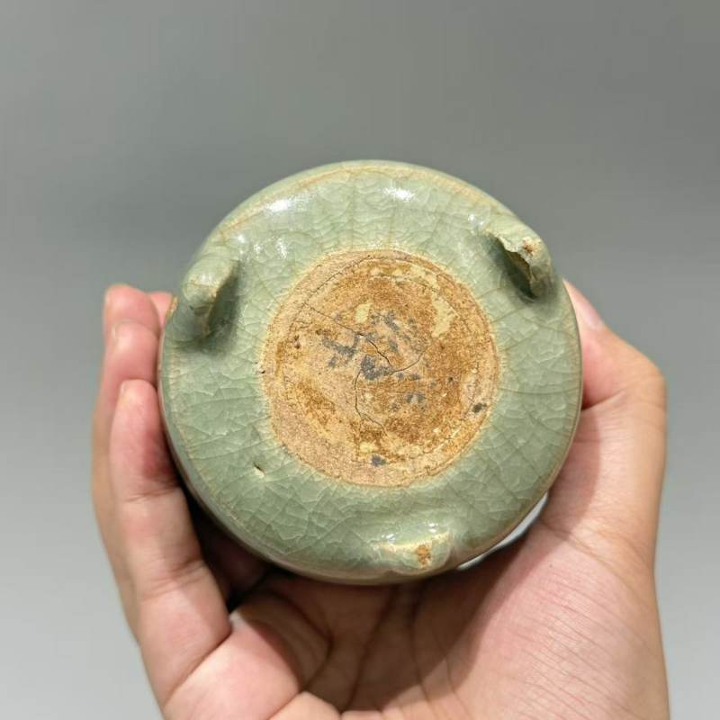 明代 龙泉窑青釉三足炉 - 图8