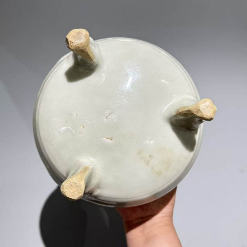 明代 月白釉兽足炉 - 图8