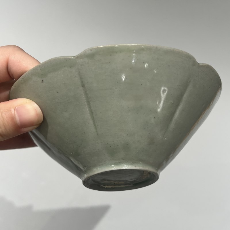 明代 青釉葵口刻花斗笠盏一对 - 图11