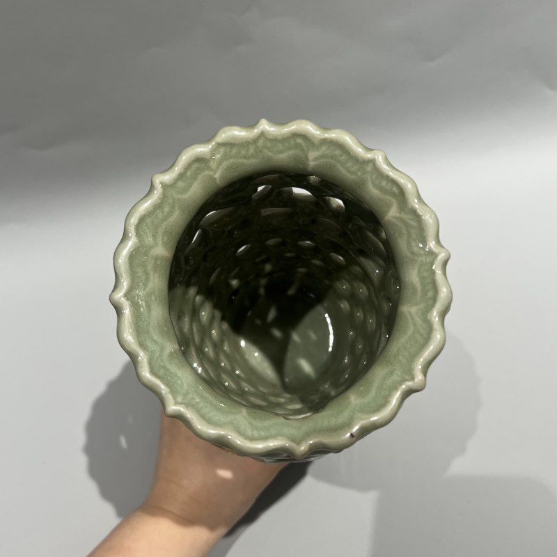 明代 龙泉窑青釉镂空婴戏纹花插 - 图4
