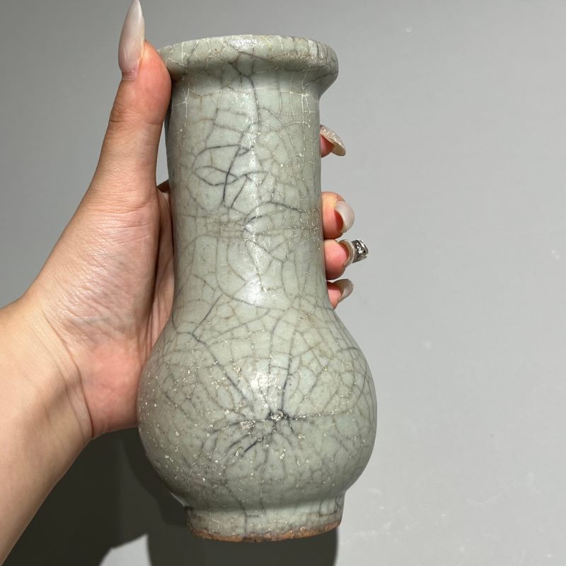 明代 龙泉窑灰青釉著瓶 - 图4