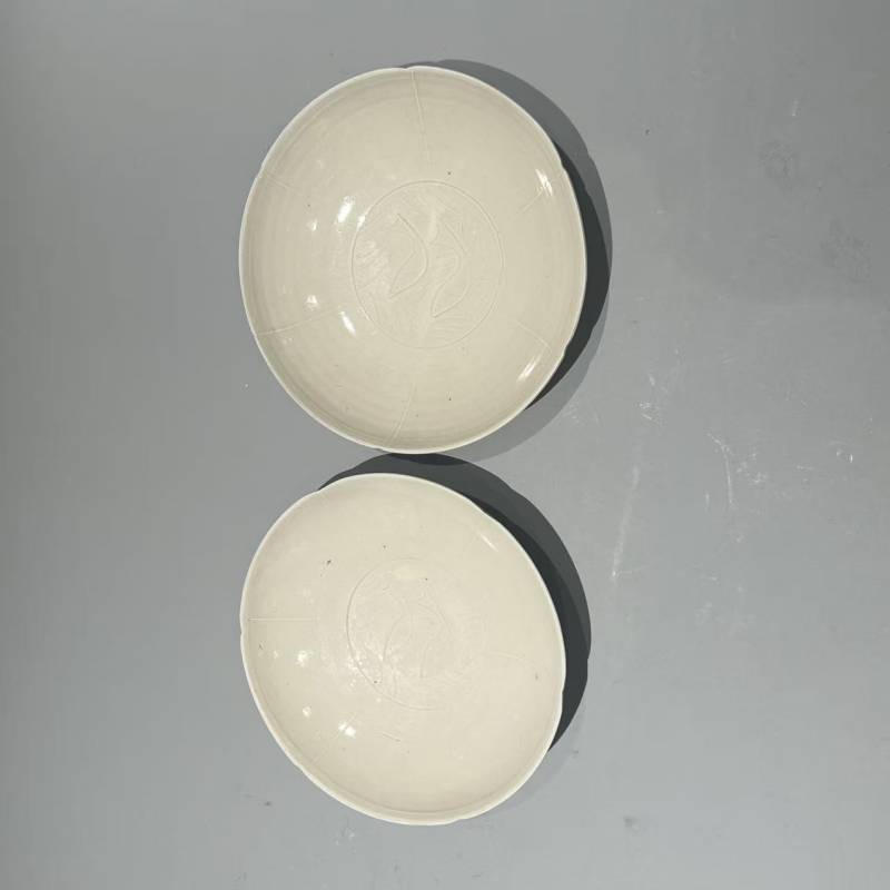 明代 白釉双鱼盘一对 - 图7