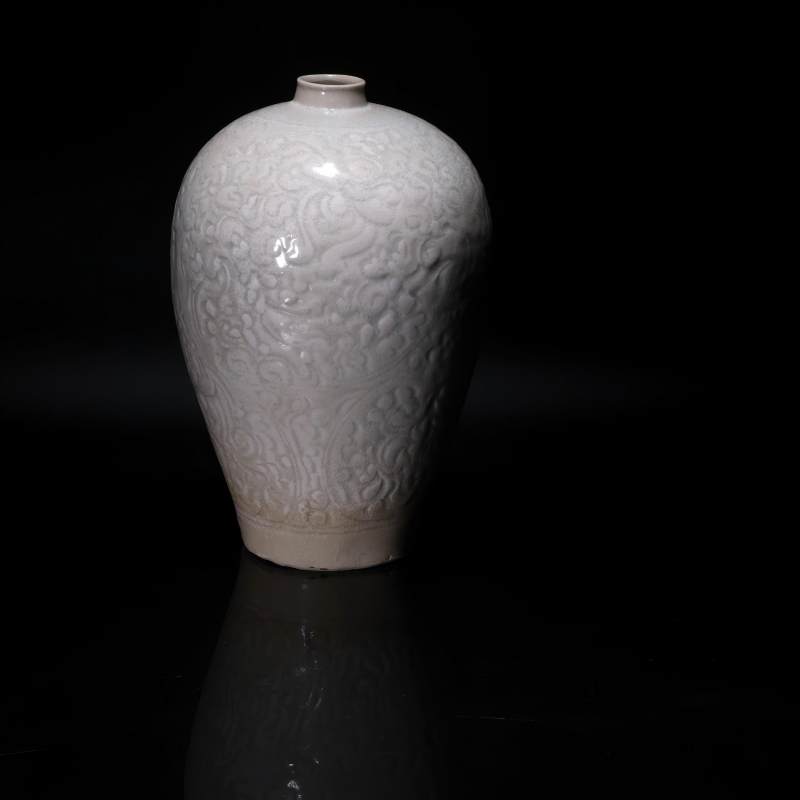 明代 青白釉剔刻花卉纹梅瓶 - 图1
