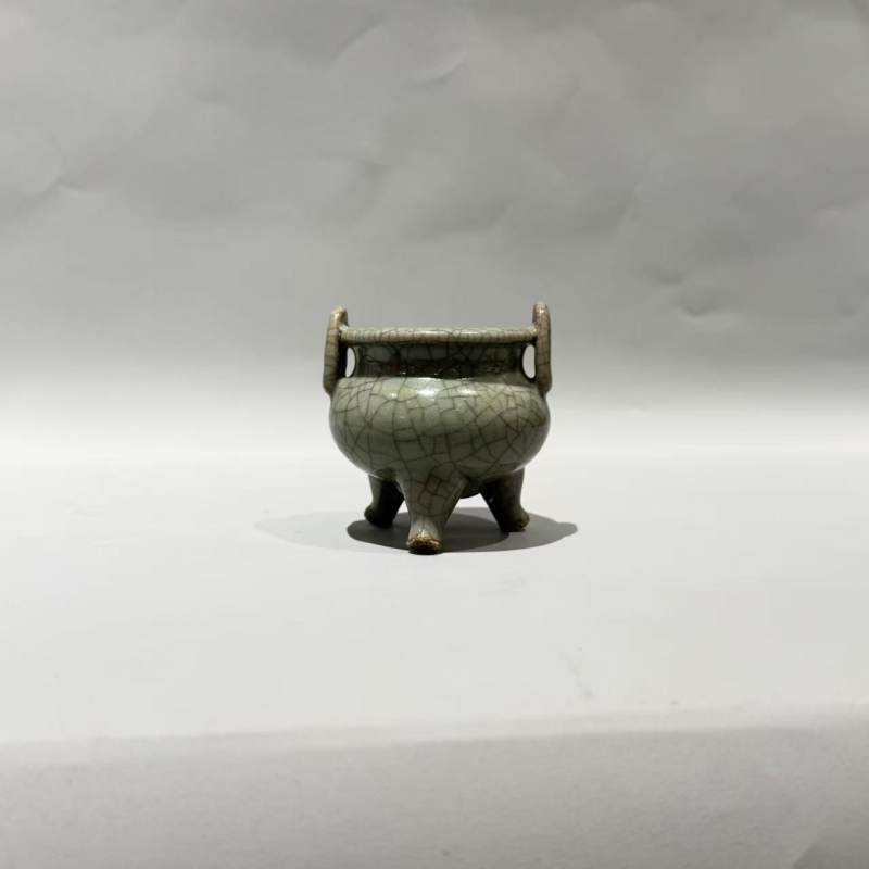 明代 龙泉窑青釉三足炉 - 图3