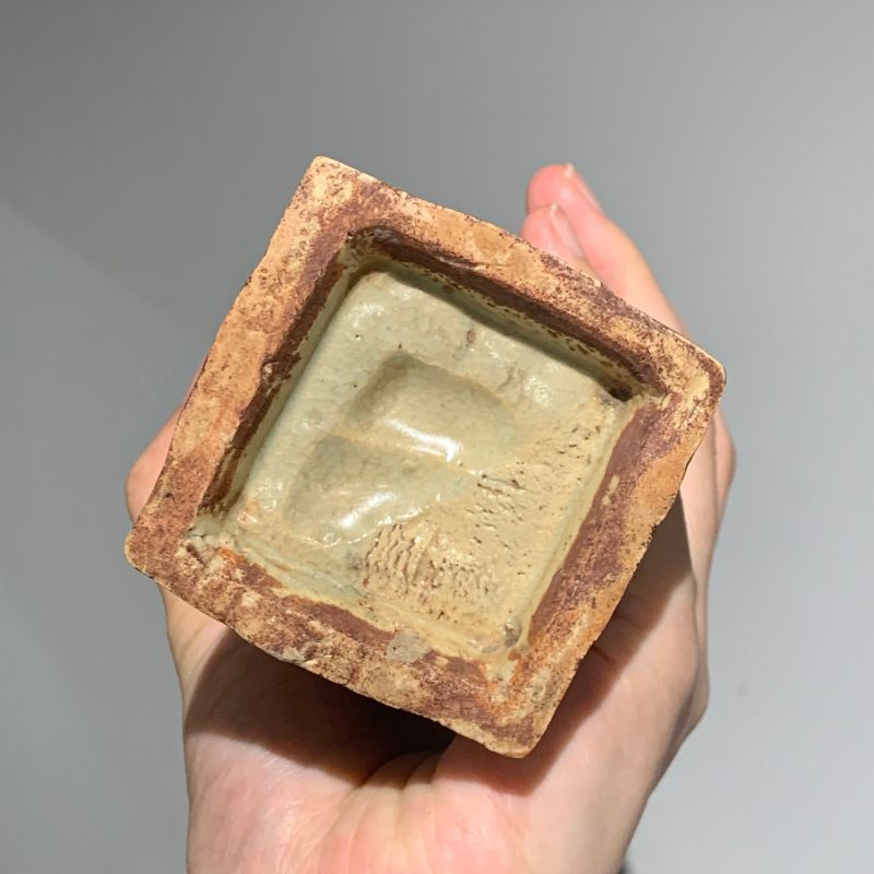 明代 龙泉窑青釉印花四方瓶 - 图10