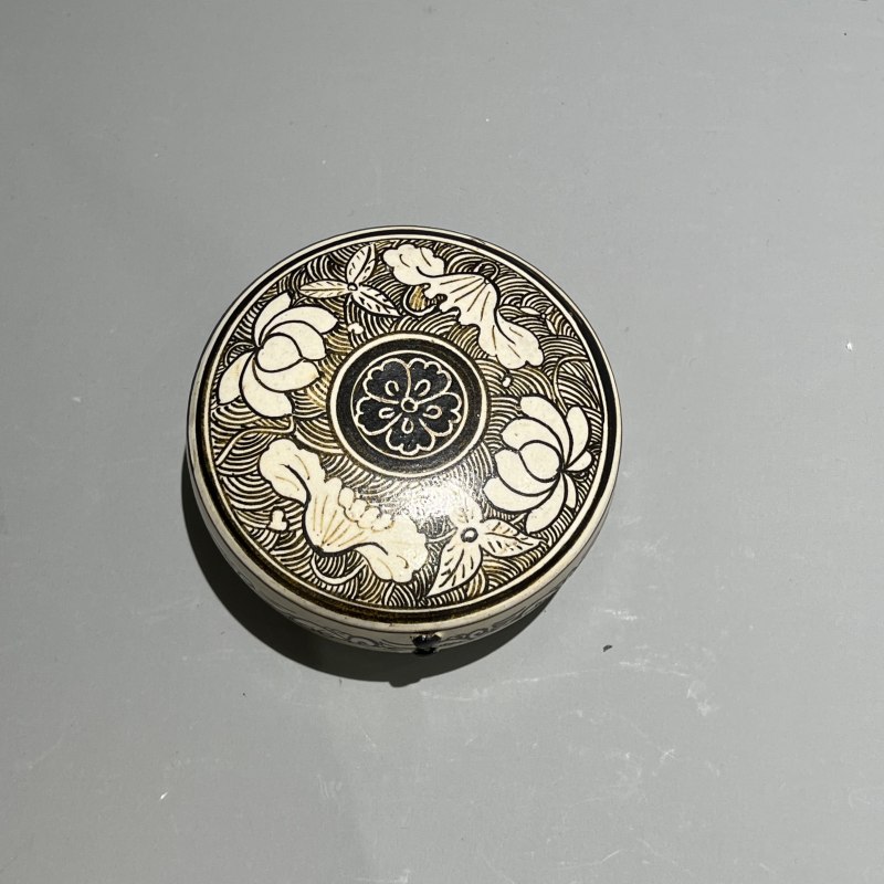 明代 磁州窑彩绘莲花纹盒 - 图4