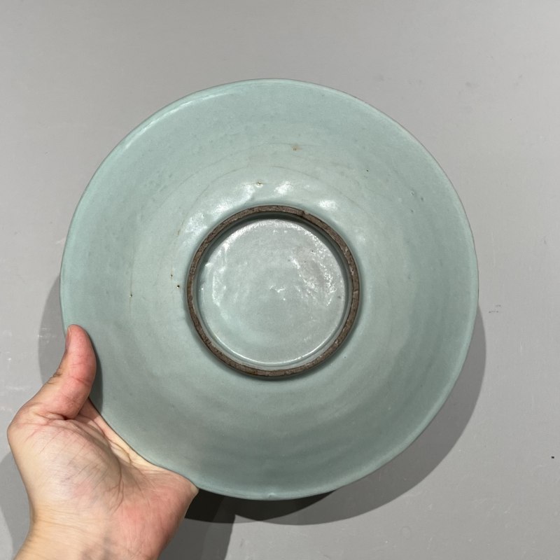 明代 龙泉窑粉青釉黑胎盘 - 图5