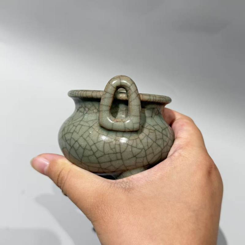明代 龙泉窑青釉三足炉 - 图5