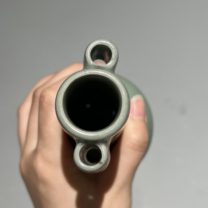 明代 龙泉窑粉青釉贯耳瓶一对 - 图8