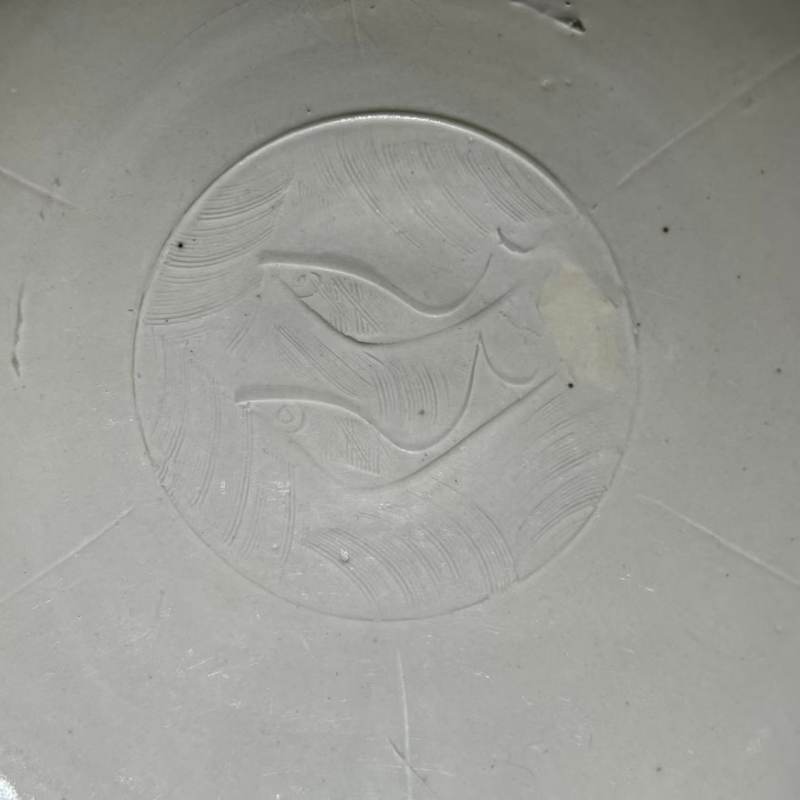 明代 白釉双鱼盘一对 - 图10