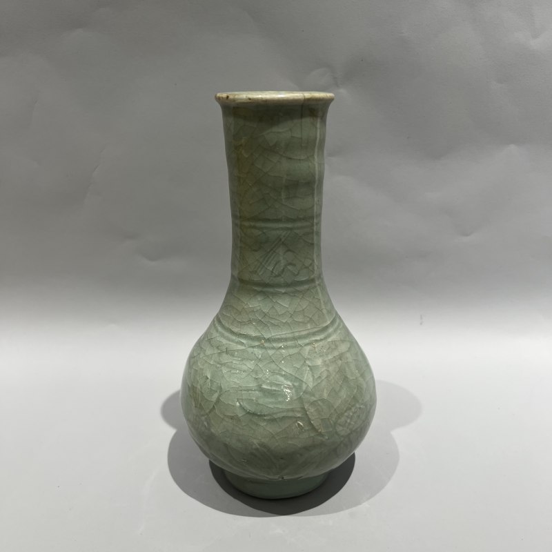 明代 龙泉窑梅子青釉刻花长颈瓶 - 图2
