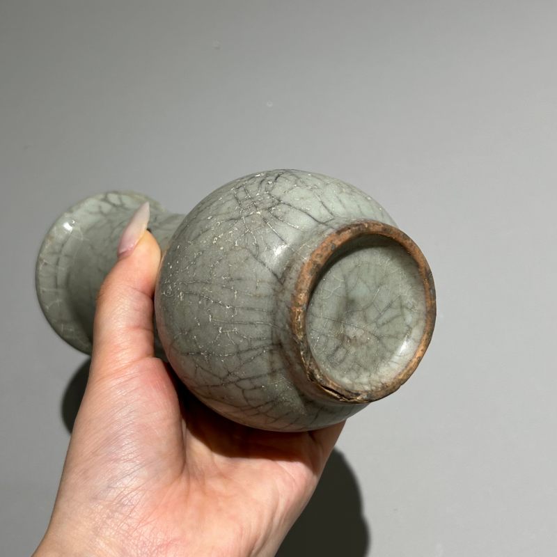 明代 龙泉窑灰青釉著瓶 - 图7