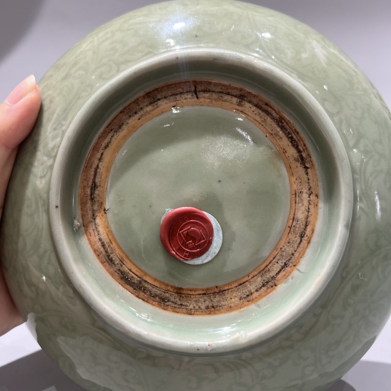 明永宣 龙泉青釉暗刻缠枝莲宝相花大盘 - 图7