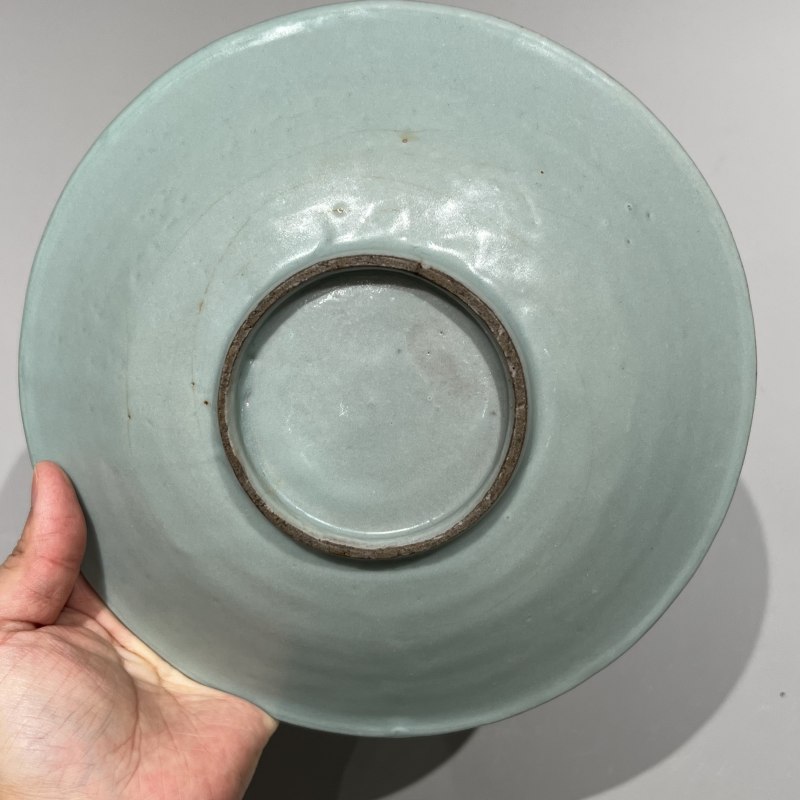 明代 龙泉窑粉青釉黑胎盘 - 图6