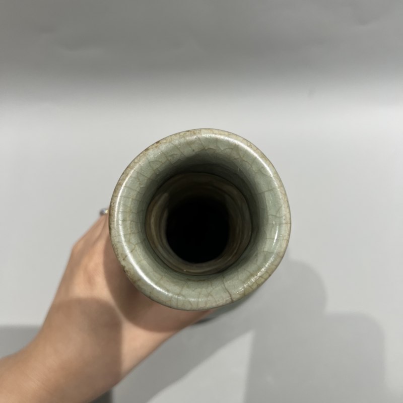 明代 龙泉窑梅子青釉刻花长颈瓶 - 图3